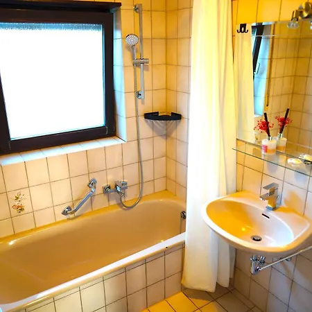 Grosse Ferienwohnung, In Wehome Komfort * Leimen